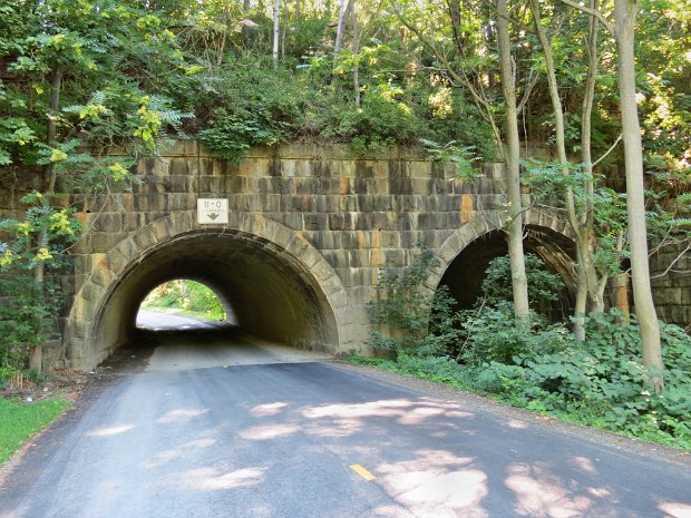 BurdettTexasHollowRdAug2015